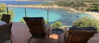 Holiday home on a slope, sea property, beach with a wide view (40 m)