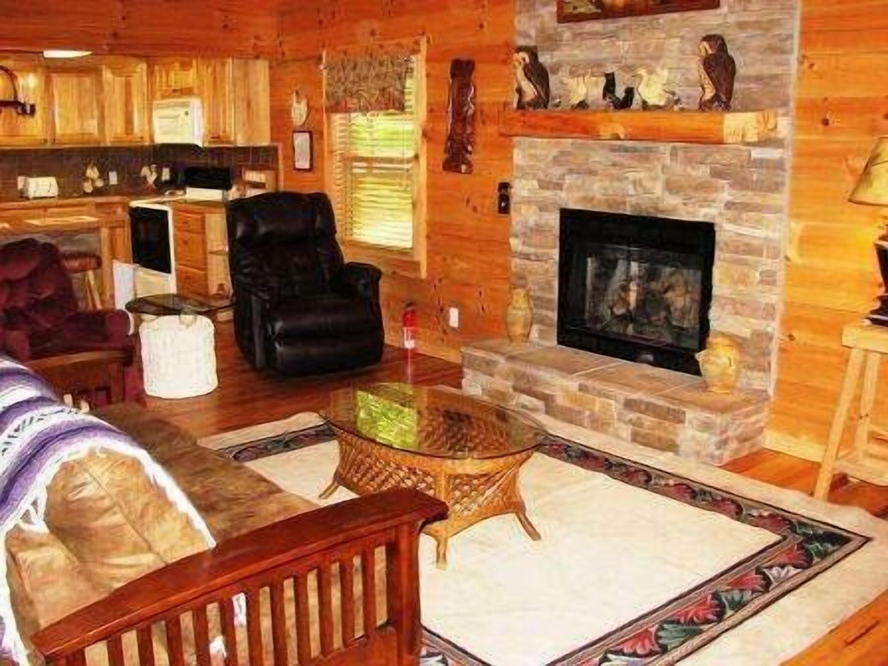 Kick Back Cabin- Pet Friendly Cabin in Maggie Valley