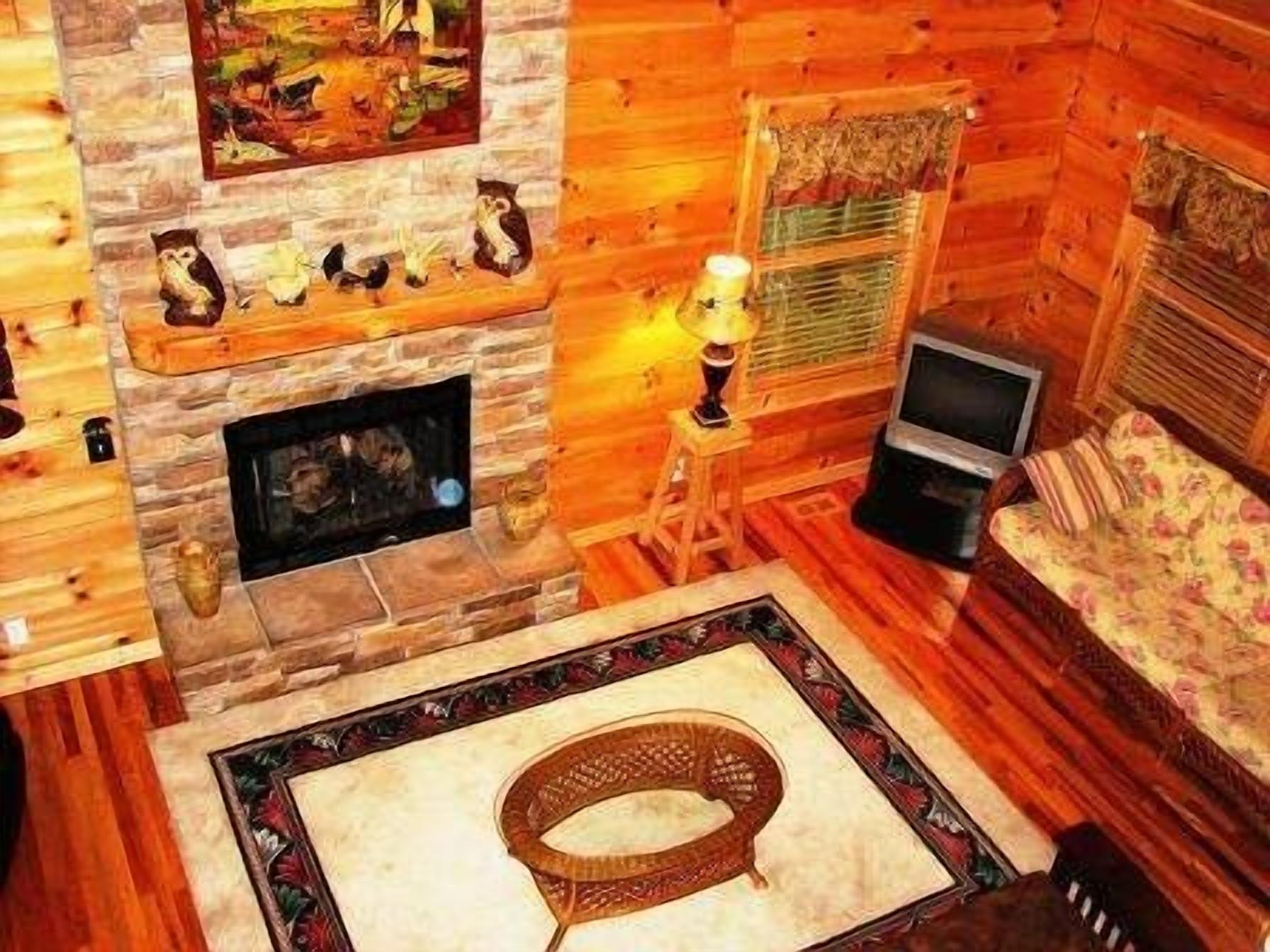 Kick Back Cabin- Pet Friendly Cabin in Maggie Valley