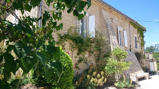 Exterior - Large typical charming house in Lot on a limestone plateau with heated pool (Sauzet)