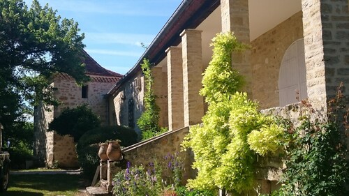 Large typical charming house in Lot on a limestone plateau with heated pool