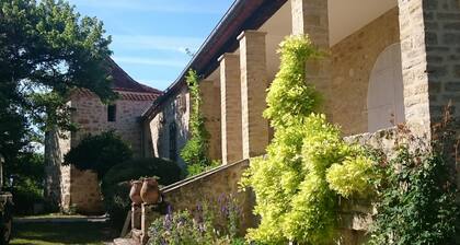Propiedad de gran carácter con todas las comodidades modernas, con piscina climatizada