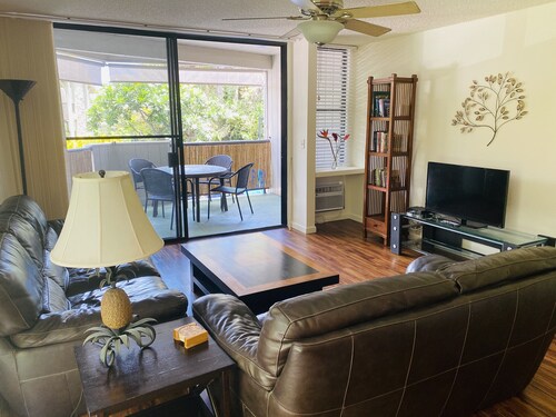 In Town, Ocean View, Steps Away From The Beach, Shops, Restaurants And Bars! 