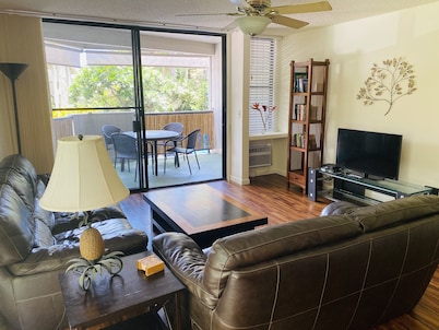 In Town, Ocean View, Steps Away From The Beach, Shops, Restaurants And Bars! 
