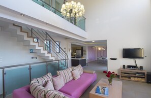 Fernseher, Kamin, DVD-Player, Stereoanlage