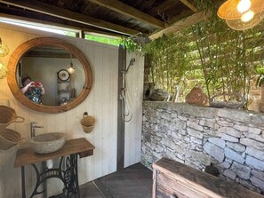 Bathtub, hair dryer, towels - L'Abri des flots, L'Abri des flots (Bonifacio)