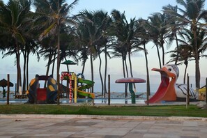Children’s area - 50m from the sea and the best of the beach, with air conditioning / Wi-Fi and whirlpool (fortaleza)