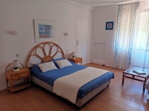 1 bedroom, iron/ironing board, free WiFi, bed sheets - St Raphael Garden Villa very nice and quiet close to the beaches and Centre (Saint-Raphaël)