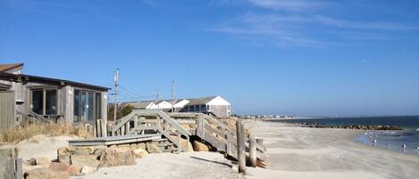 Plage, chaises longues