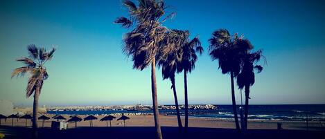 Una spiaggia nelle vicinanze