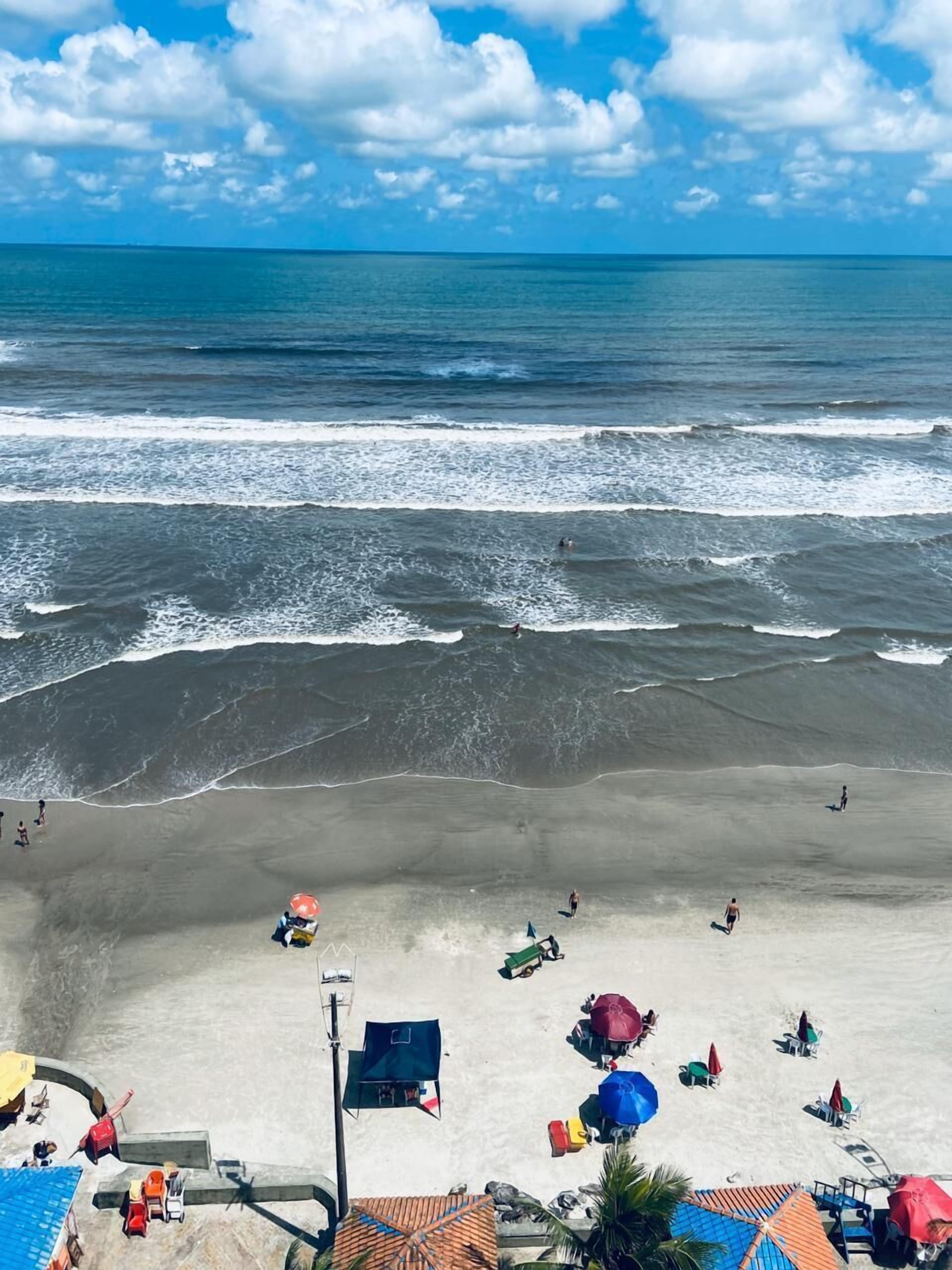 Very comfortable apt, building facing the sea! 