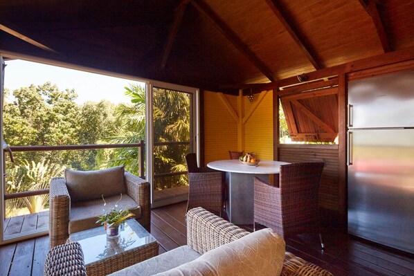 TV - Kaz Maracudja in Riflet deshaies guadeloupe (Deshaies)