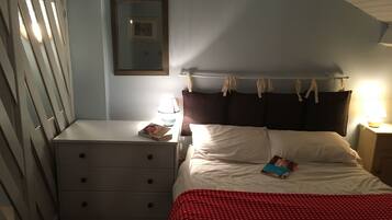 6 Schlafzimmer, Bügeleisen/Bügelbrett