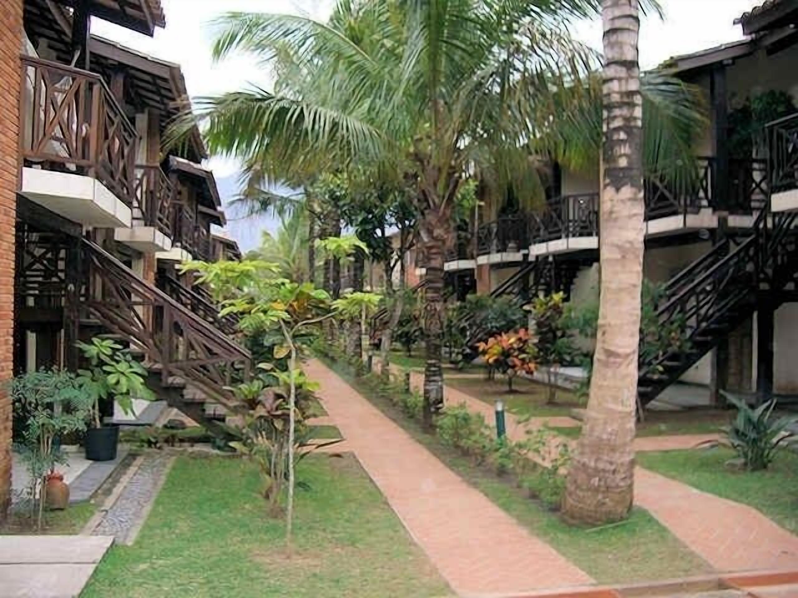 Apartment in a condominium 100 meters from the beach, with 02 bedrooms