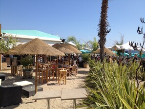 屋外ダイニングエリア