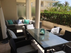 屋外ダイニングエリア