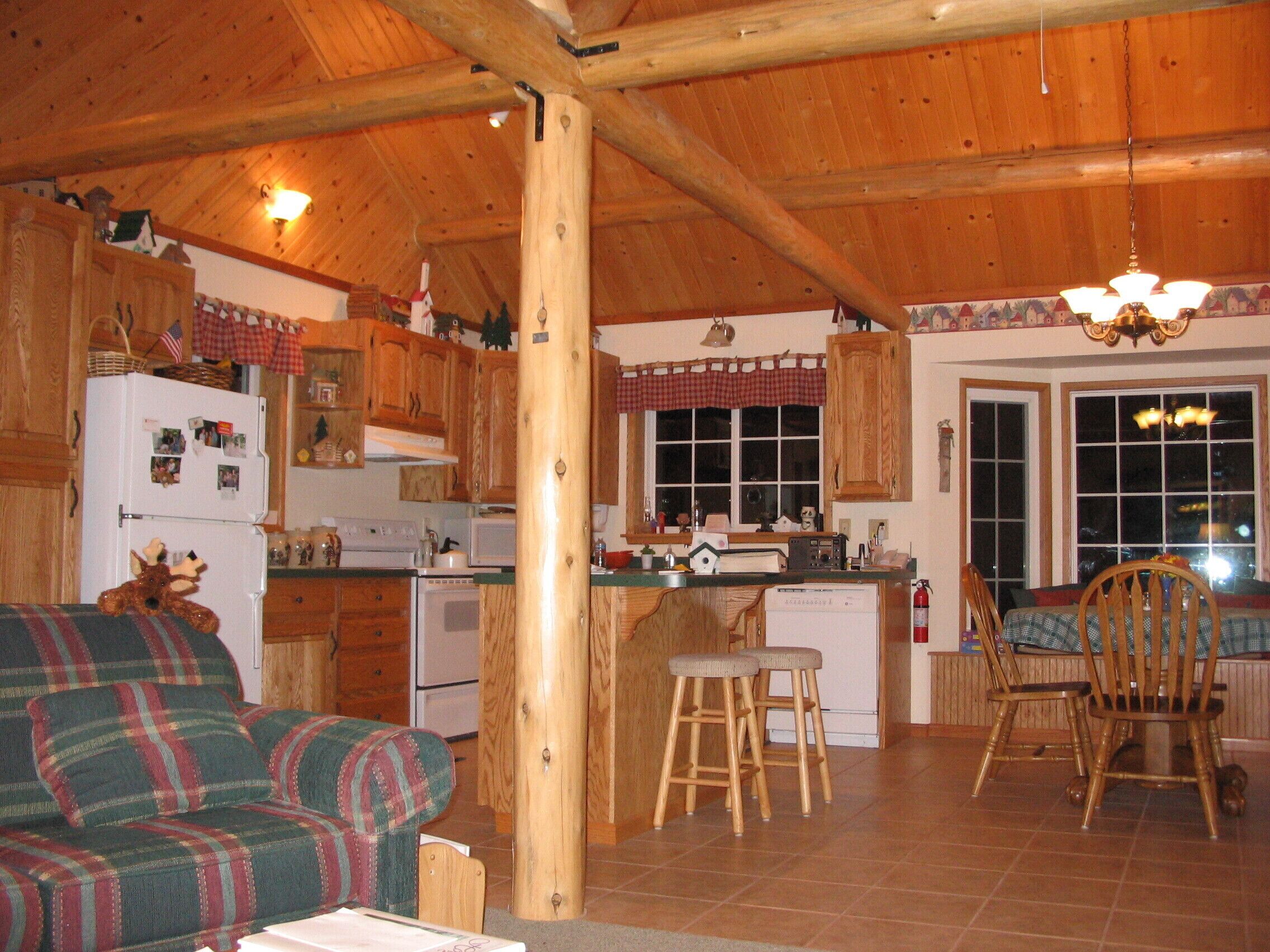 Gorgeous getaway in the Northwoods, 3 miles from snowmobile / ATV trails