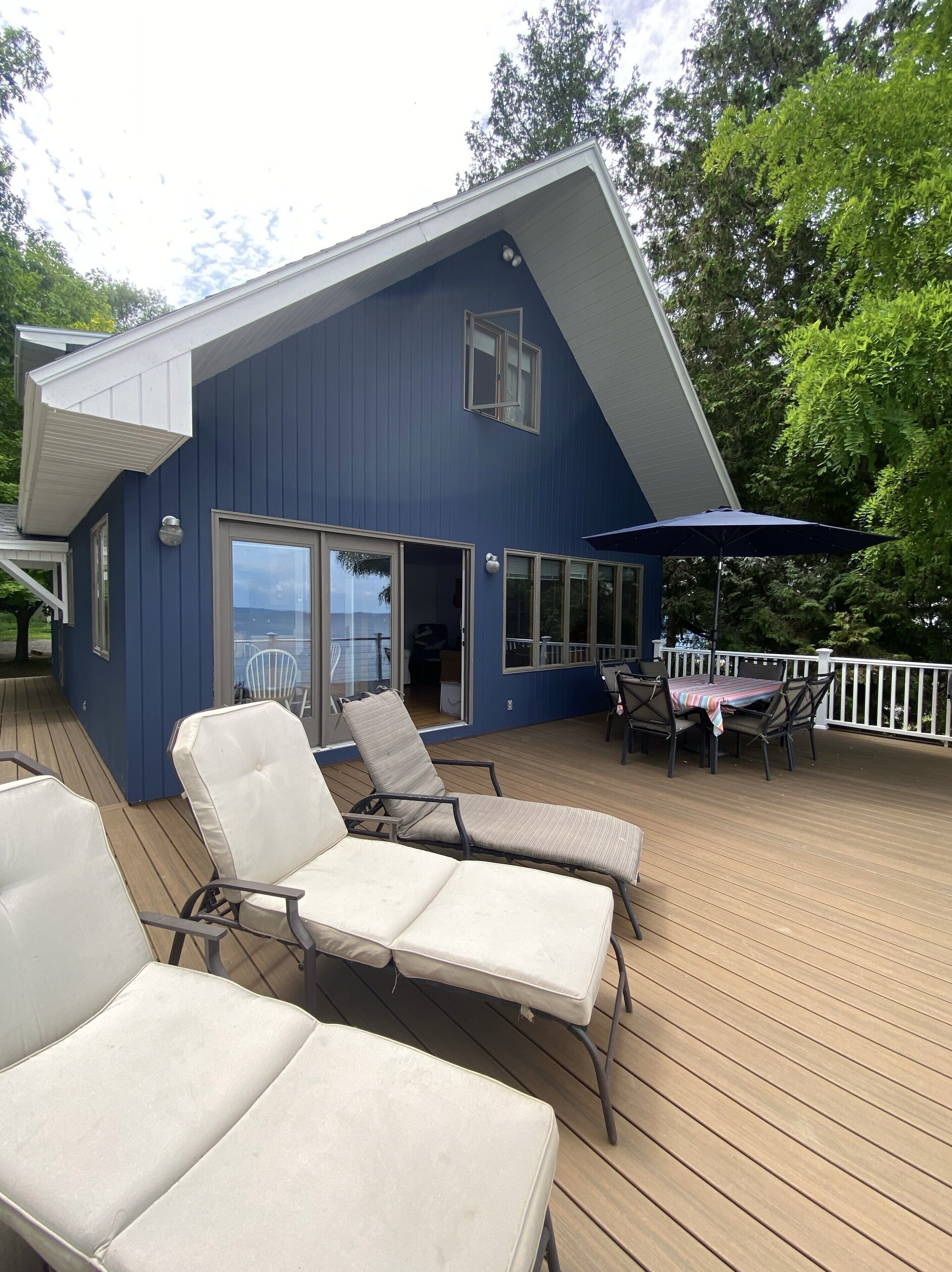 Waterfront Cottage On Beautiful Whites Bay
