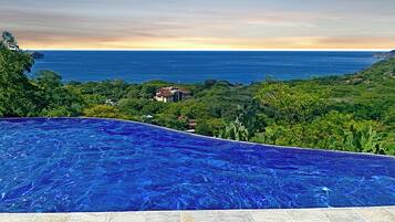 Piscine extérieure, piscine chauffée