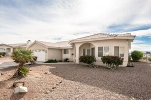 Exterior - Pool Home -Affordable Havasu Beauty (Lake Havasu City)