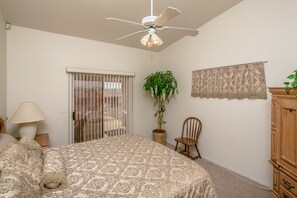2 bedrooms, iron/ironing board, free WiFi, bed sheets - Pool Home -Affordable Havasu Beauty (Lake Havasu City)