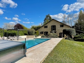 Outdoor pool, a heated pool - ACABANES Luxury Dordogne villas, 20m Bergerac airport, 5m Chateau Vigiers golf (Thénac)