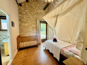 6 habitaciones, tabla de planchar con plancha y wifi gratis