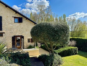 Terrace/patio - ACABANES Luxury villa with heated pool, 20 min Bergerac airport, 5m Vigiers golf (Thénac)