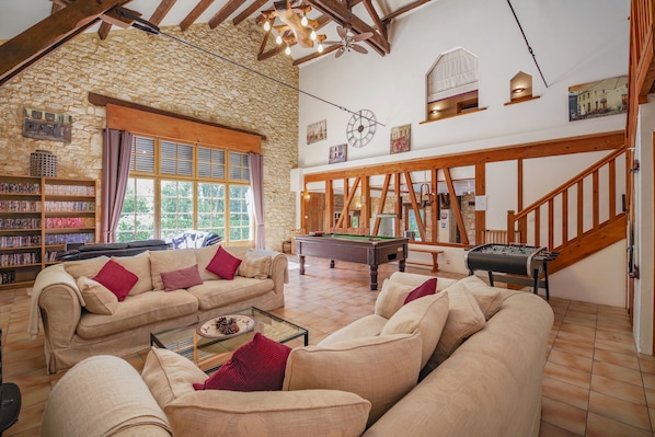 Games room - ACABANES Luxury Dordogne villas, 20m Bergerac airport, 5m Chateau Vigiers golf (Thénac)