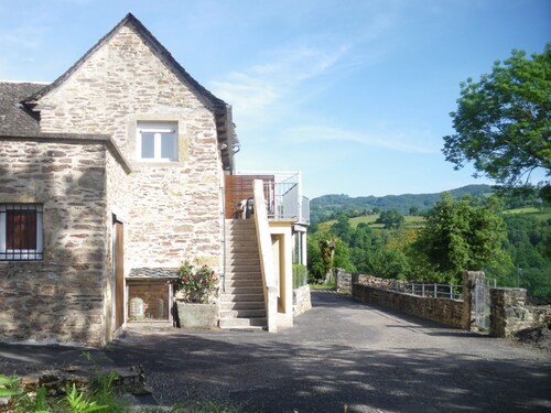 AUBRAC VALLEY OF THE LOT (2 STARS)