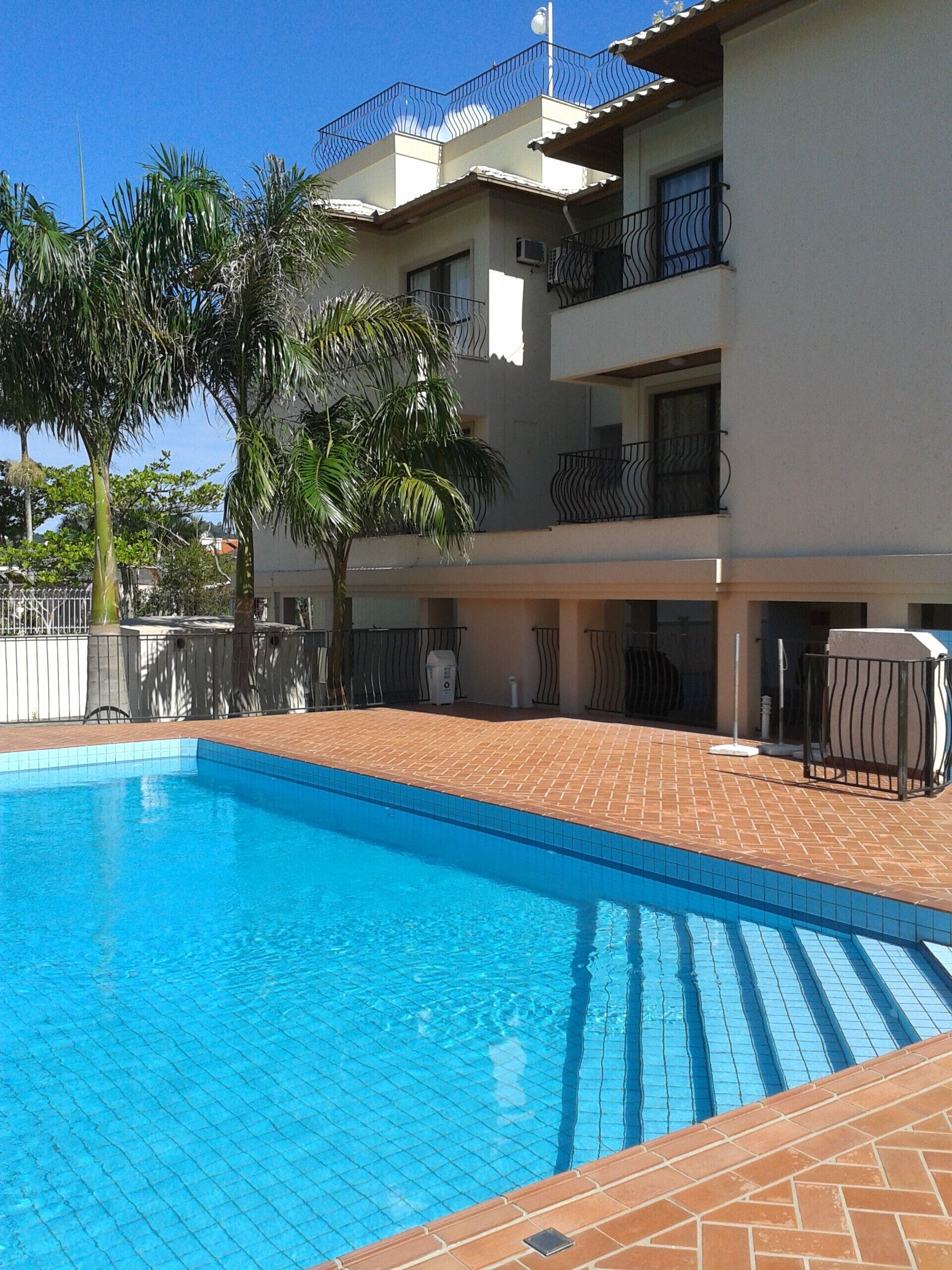 Apartment with pool and BBQ - 2 bedrooms / 1 suite