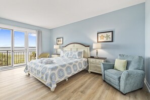 3 slaapkamers, een strijkplank/strijkijzer, gratis wifi, beddengoed