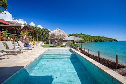 La Sirène du Diamant ,18 guests
Spacious beachfront rental in Martinique :