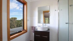 Shower, jetted tub - Postcards From The Edge (Blackheath)