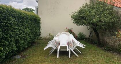 casa antigua en el corazón de sallertaine, jardín, tiendas en el pie