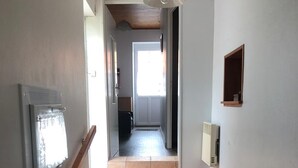 Unclassified image, 4 of 12, button - old house in the heart of sallertaine, garden, shopping on foot (Sallertaine)