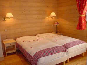 4 chambres, coffres-forts dans les chambres, fer et planche Ă repasser