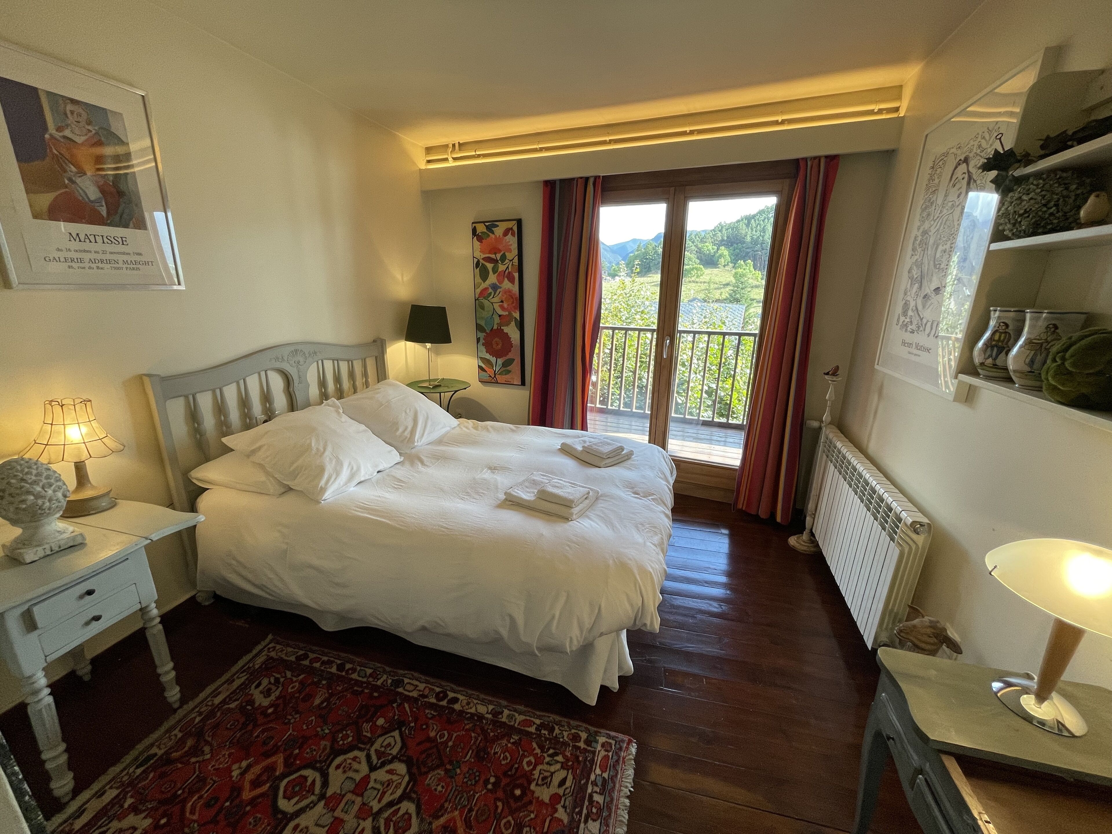 4 bedrooms, iron/ironing board, travel crib, WiFi (free)