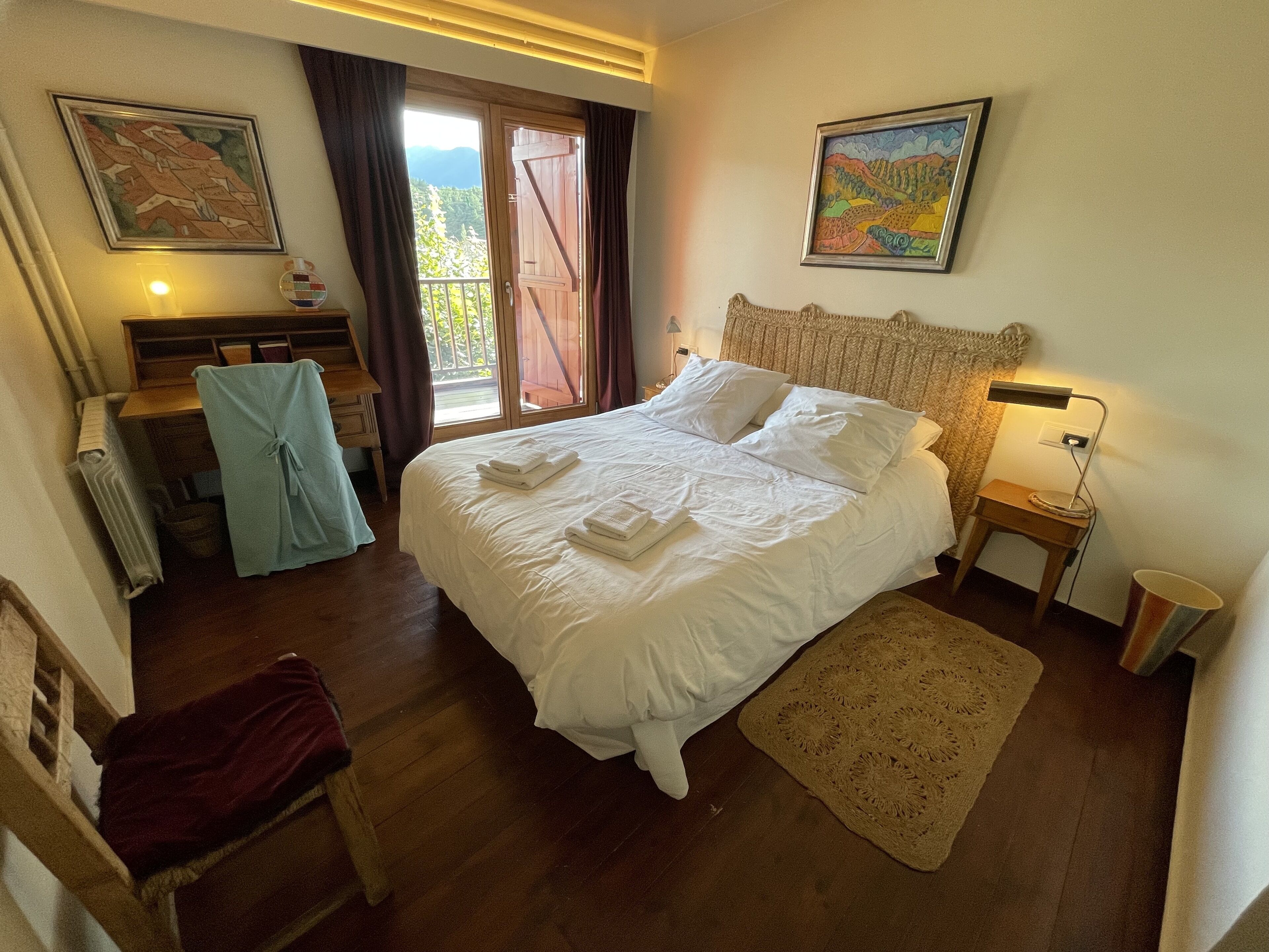 4 bedrooms, iron/ironing board, travel crib, free WiFi