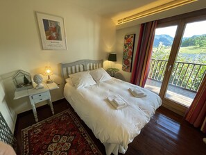 4 chambres, fer et planche à repasser, lit parapluie, Wi-Fi gratuit