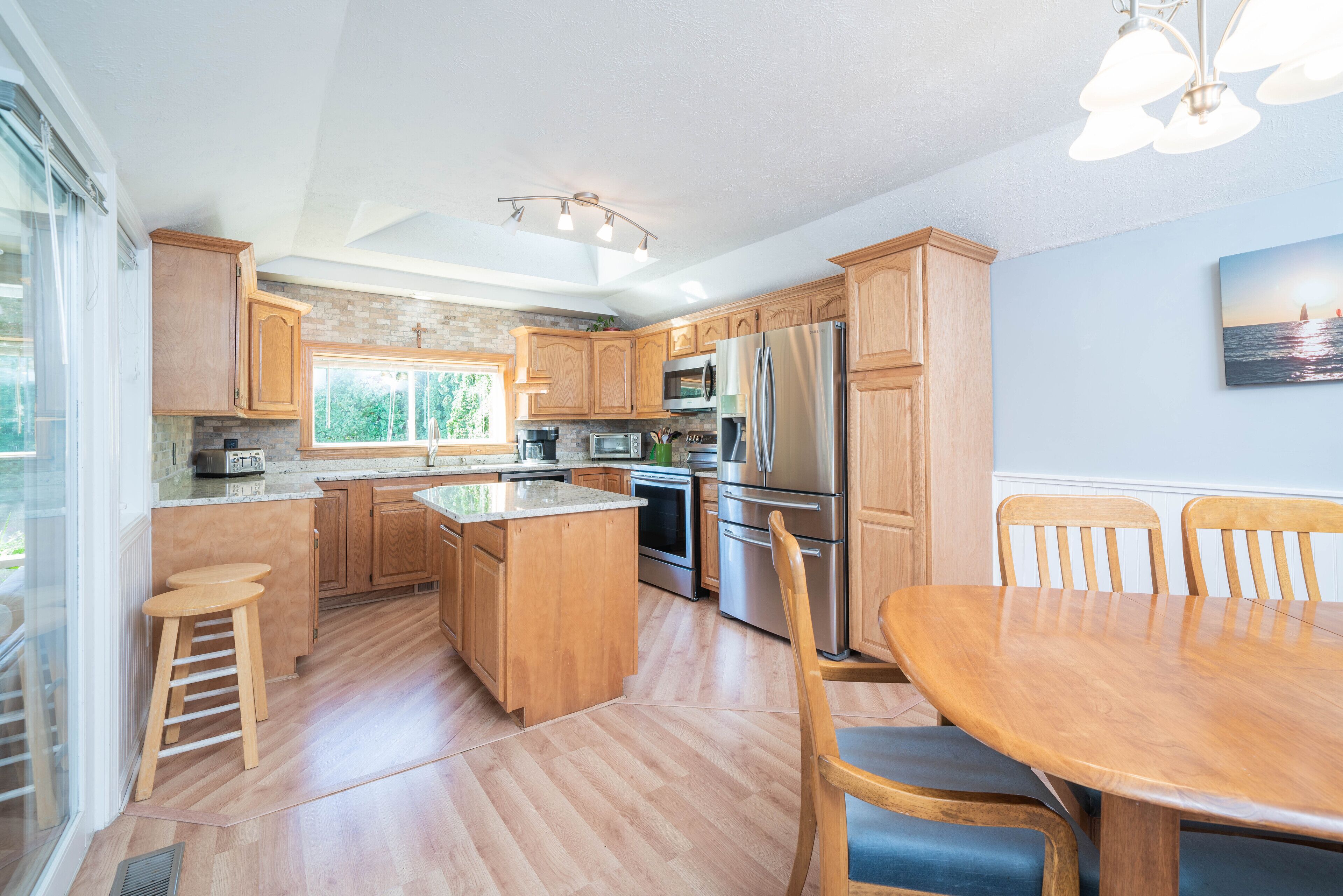 冰箱、微波炉、烤箱、炉灶