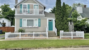 Unclassified image, 2 of 42, button - Amazing in ground Pool, 5 bedroom 3 bath, Short Walk to Town and  Beach (South Haven)