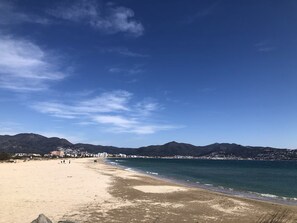 Liegestühle, Strandtücher