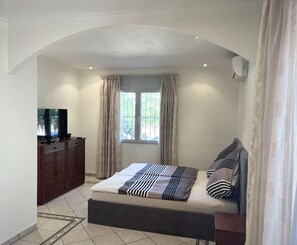 2 Schlafzimmer, Zimmersafe, Bügeleisen/Bügelbrett, WLAN