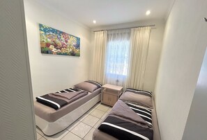 2 Schlafzimmer, Zimmersafe, Bügeleisen/Bügelbrett, WLAN