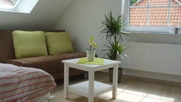 TV, DVD player, books, stereo