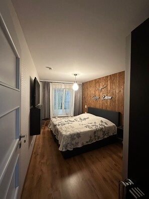 1 Schlafzimmer, Schreibtisch, WLAN, Bettwäsche