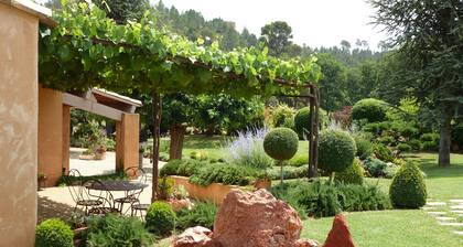 Cottage for 2 people with private pool in wooded park *** classified