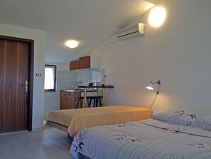1 bedroom, free WiFi, bed sheets