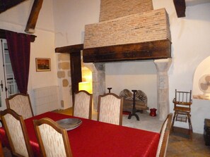 Dining - Beautiful house with character. Pool. Near Périgueux. (Boulazac Isle Manoire)